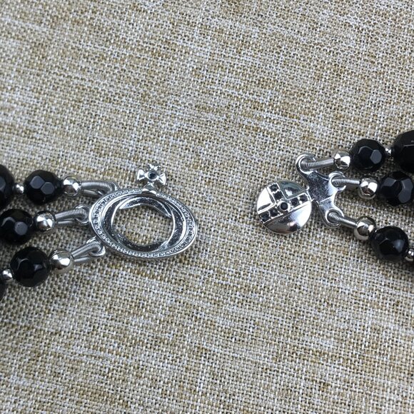 Brand New Vivienne Westwood Three Row Pearl Bas Relief Choker in Black - Picture 6 of 6